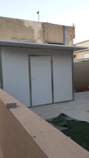 בניית מחסן מפני מבודד